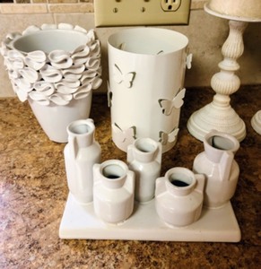 lot 88 image: Wonderful White Home Decor
