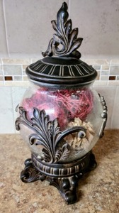 lot 92 image: Ornate Home Decor