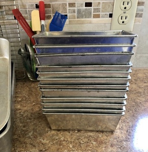 lot 56 image: Kitchen Bakeware