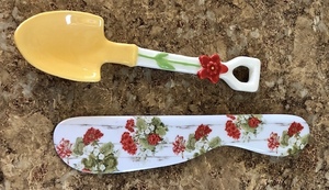 lot 62 image: Pretty Ceramic Decor