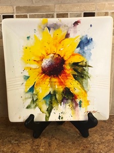 lot 71 image: Colorful Home Decor