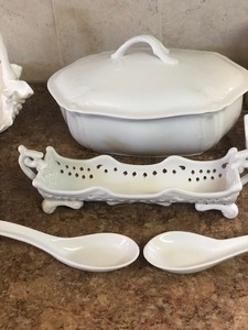 lot 68 image: More Pretty White Servingware