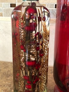 lot 72 image: Radiant Red Decor