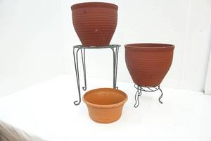 Planters, stands