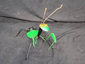 New Recycled Metal Garden Art Preying Mantis