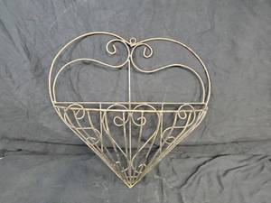 New Recycled Metal Hanging Heart Planter  Trellis