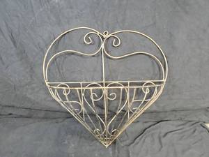 New Recycled Metal Hanging Heart Planter  Trellis