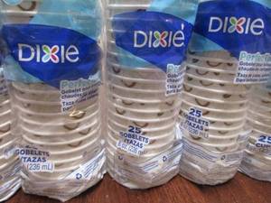lot 122 image: Dixie Coffee Cups