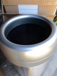 lot 77 image: Open Top Trash Can