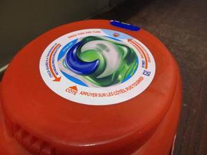 lot 11 image: Tide Pods