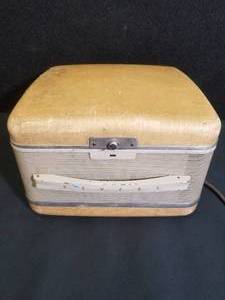 lot 30 image: Vintage Revere T-1100 Reel to Reel Tape Recorder