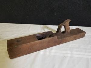 lot 23 image: Antique Carpenters Plane A