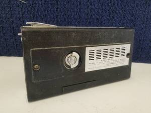 lot 33 image: Vintage Panasonic Radar-Matic Portable Transistor Radio