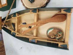 lot 117 image: Charming Cabin Decor Set