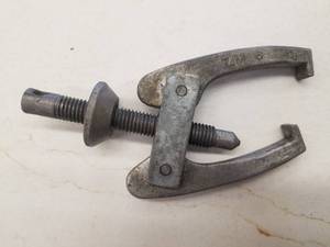 lot 130 image: Vintage Battery Terminal Pullers