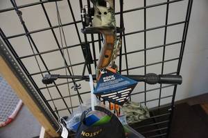 lot 2 image: Diamond By Bowtech Model Black Ice FLX Compound Bow