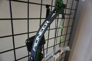 lot 5 image: Bear Archery Pioneer Youth Compound Bow