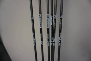 lot 11 image: 6  Gold Tip Expedition Hunter Carbon Arrows