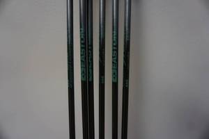 lot 15 image: 6  - Easton Carbon Storm Arrows