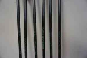 lot 28 image: 6  - Easton Carbon Storm Arrows