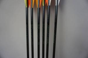 lot 30 image: 6  - Easton Carbon Storm Arrows