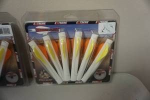 lot 33 image: 2 Packs Extreme Brand Carbon Arrow Shrink Fletch