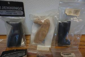 lot 98 image: Lot of 7 - Insulated Bow Grips In Assorted Styles and Colors