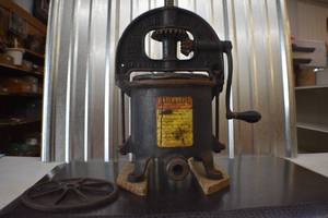 Sausage-fruit press