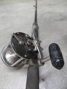 lot 6 image: SHIMANO TRITON DOWN RIGGER ROD WITH A PENN 210 REEL