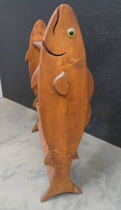 lot 10 image: 14 PLACE FISHING ROD STAND  HOLDER