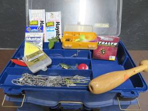 lot 12 image: TACKLE LOGIC TACKLE BOX