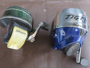 lot 17 image: SHAKESPEAR TIGER REEL, VINTAGE JOHNSON SABRA