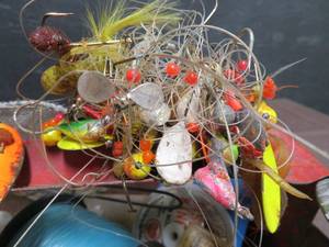 lot 38 image: VINTAGE DARE DEVILS LURES SINKERS, AND MORE