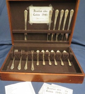 lot 64 image: AVALON AKA CABIN 1940 WM ROGERS MFG CO ORIGINAL ROGERS