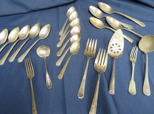lot 66 image: 22 PIECES OF PLATE SILVER