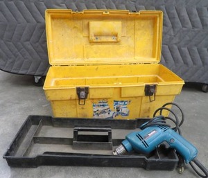 lot 100 image: STACK ON TOOL BOX WITH MAKITA DRILL.