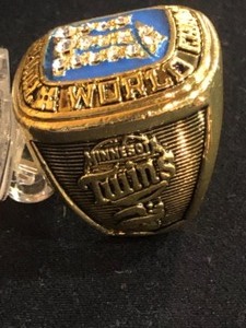 lot 1 image: Minnesota Twins Kirby Puckett 1987 Championship Replica Ring