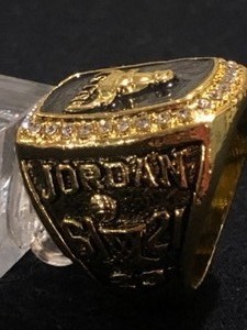 lot 9 image: Chicago Bulls Michael Jordon 1991 Championship Replica Ring
