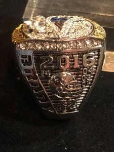 lot 31 image: New England Patriots Tom Brady 2016  Championship Replica Ring