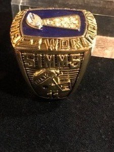 lot 40 image: New York Giants Phil Simms 1986 Championship Replica Ring