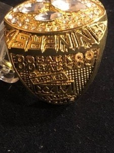 lot 62 image: San Francisco 49ers Joe Montana 1990 Championship Replica Ring