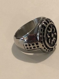 lot 104 image: Ring