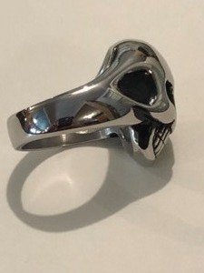 lot 114 image: Skull Ring