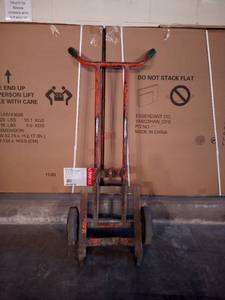 lot 10 image: Heavy duty Barrel dolly