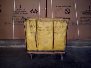 lot 12 image: Basket Hamper on Wheels 36 x 34 x 27
