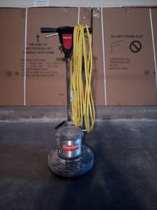 lot 15 image: Floor Scrubber, Single Speed, 17 in Machine Size, 175 RPM Brush Speed, 115V AC  15A, 60 Hz
