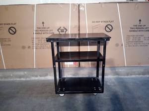 lot 18 image: 39.5 x 36 x 19.5 Steel Utility cart on casters