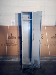 lot 23 image: 78 x 15 x 18 Single locker with steel shelf and hooks