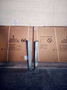 lot 30 image: 42 inch easy bolt down Steel Protectors Heavy Duty with reflector  Set of 2