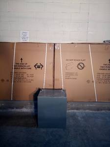 lot 33 image: 24x 20.5 x 15 inch storage light weight steel